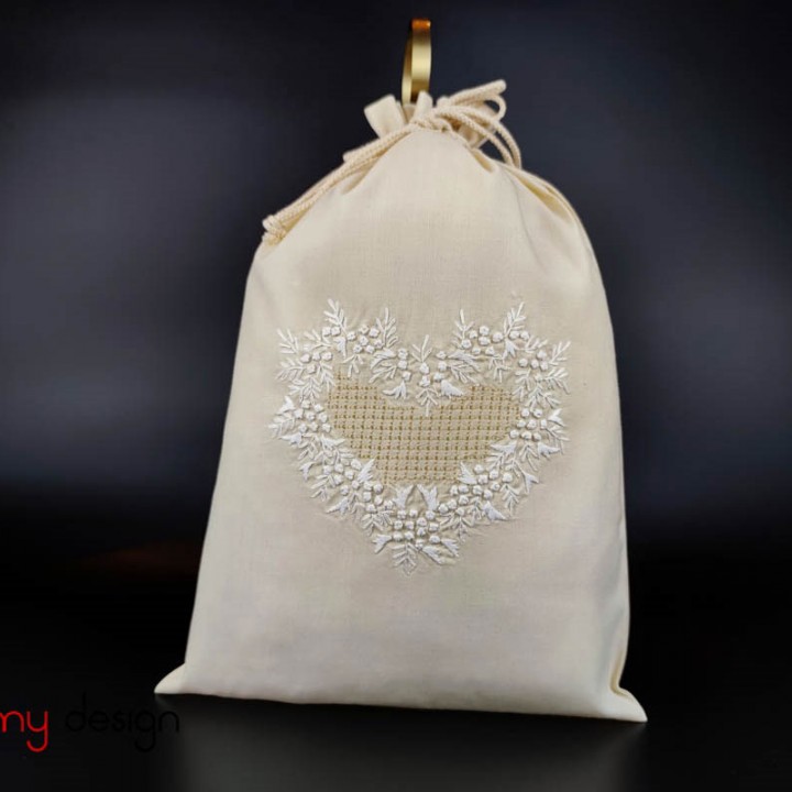  Laundry bag with heart-shaped flower embroidery